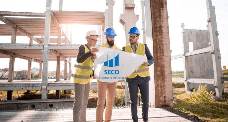 Ingénieurs SECO Luxembourg examinant des plans