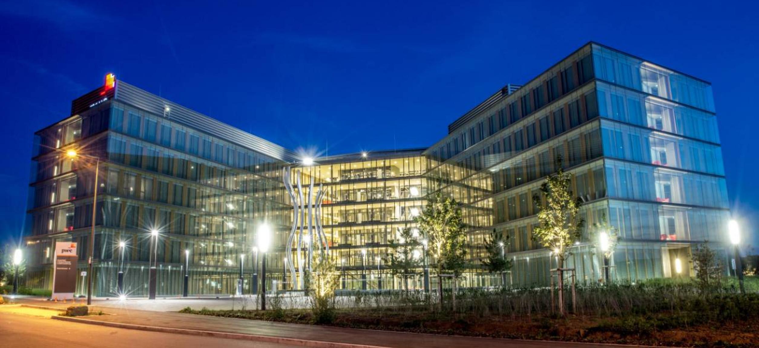 Crystal park à gasperich bâtiment de PWC : SECO Safety garantit un encadrement sûr et sain de vos projets et pour ses futurs utilisateurs qu'il s'agisse de contrôles d'installations de détection et lutte incendie, électrique, HVAC, de levage, d'équipements sous pression ou d'inventaire amiante.